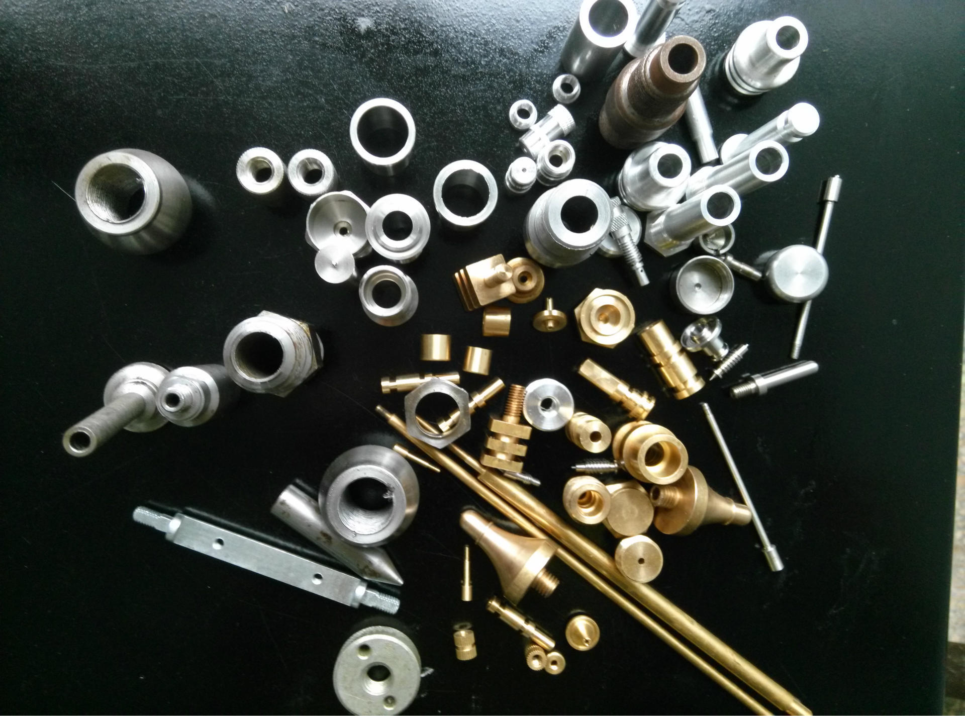 精密五金配件與不銹鋼零件在醫療器械中的五軸聯動CNC加工